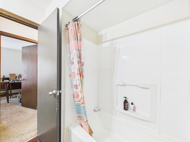 6343 Birchview Dr S Unit 6343-6345, Reynoldsburg, OH 43068 - bathroom featuring shower / tub combo with curtain and a textured ceiling