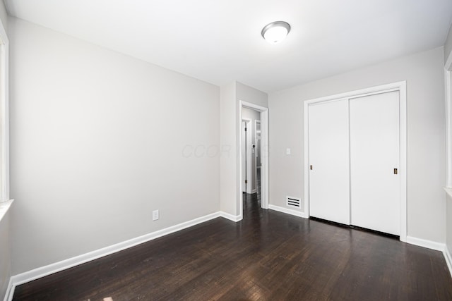 1608 Arlington Ave, Marble Cliff, OH 43212 - unfurnished bedroom with dark wood-style flooring and a closet