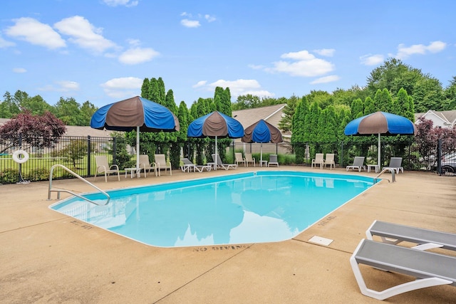 8438 Diversey Loop Unit 504, Blacklick, OH 43004 - community pool featuring a patio area