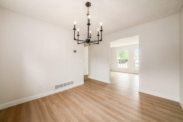 5350 Bittersweet Ct, Columbus, OH 43230 - unfurnished room with a chandelier and light wood finished floors