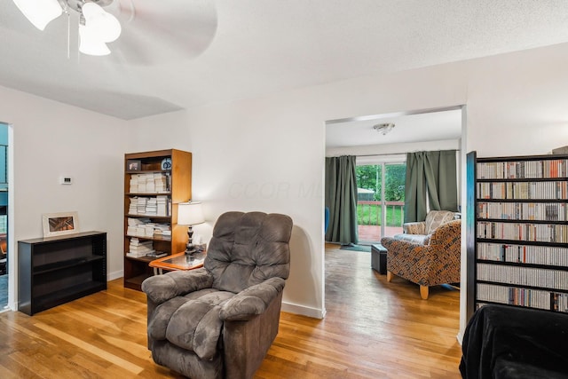 4750 Manitoba Ct, Columbus, OH 43229 - sitting room with light wood-style flooring and ceiling fan