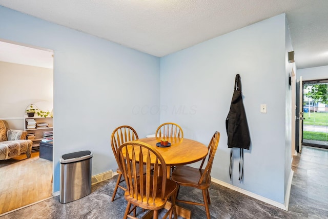 4750 Manitoba Ct, Columbus, OH 43229 - dining area with baseboards