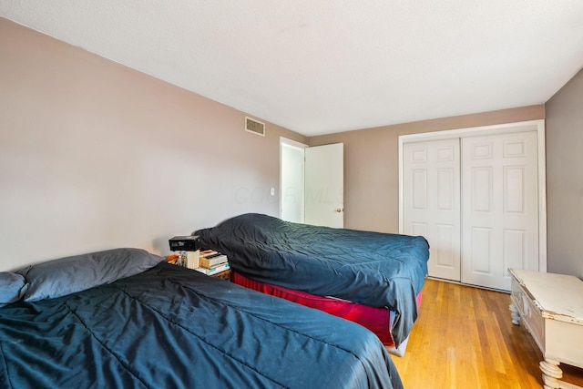 4750 Manitoba Ct, Columbus, OH 43229 - bedroom with light wood-style flooring and a closet