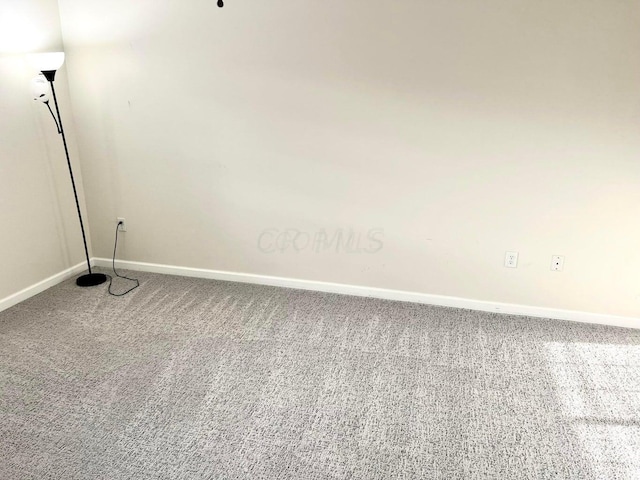8061 Cranes Crossing Dr, Lewis Center, OH 43035 - carpeted empty room with baseboards