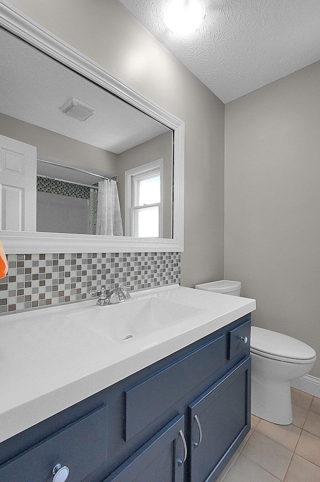 2709 Patrick Ave, Columbus, OH 43231 - full bathroom featuring vanity, decorative backsplash, tile patterned floors, and curtained shower