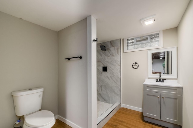 4965 Pennhurst Ave, Columbus, OH 43228 - full bathroom featuring a tile shower, vanity, and wood finished floors