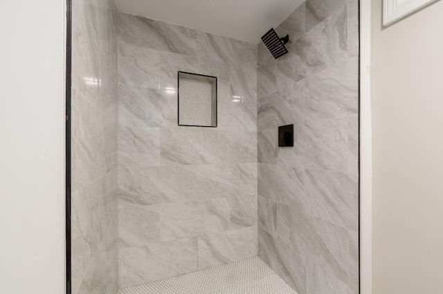 4965 Pennhurst Ave, Columbus, OH 43228 - bathroom with tiled shower