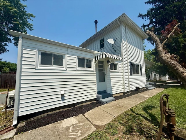 85 Blymer St, Delaware, OH 43015 - view of front facade with entry steps