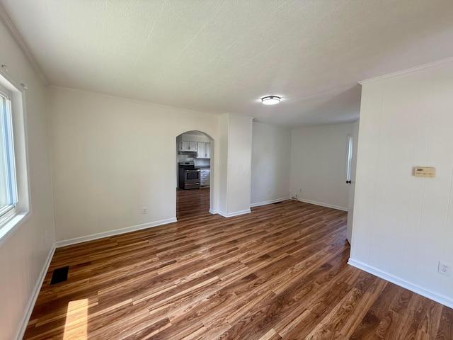 85 Blymer St, Delaware, OH 43015 - unfurnished room featuring arched walkways, wood finished floors, and a textured ceiling