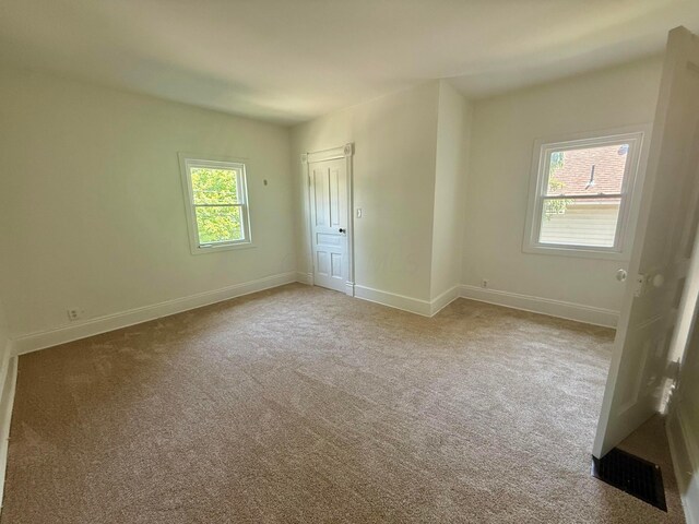 85 Blymer St, Delaware, OH 43015 - carpeted empty room featuring baseboards