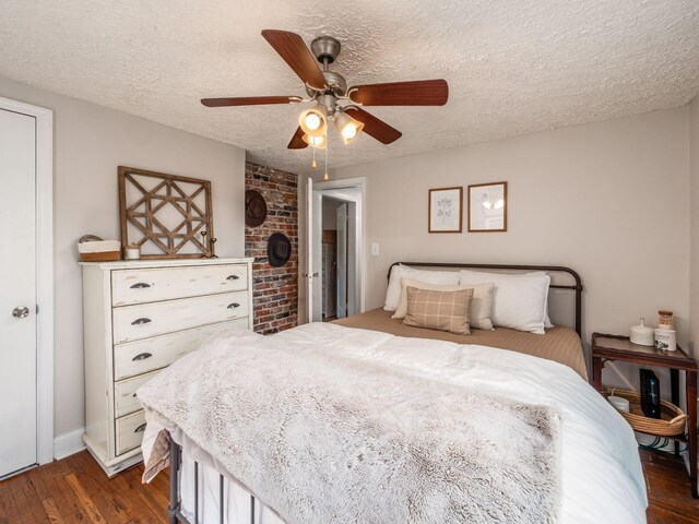 185 Frebis Ave, Columbus, OH 43206 - bedroom featuring dark wood finished floors, a textured ceiling, and a ceiling fan