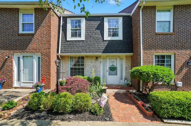 602 Dlyn St Unit H8, Columbus, OH 43228 - view of front of house with a shingled roof and brick siding