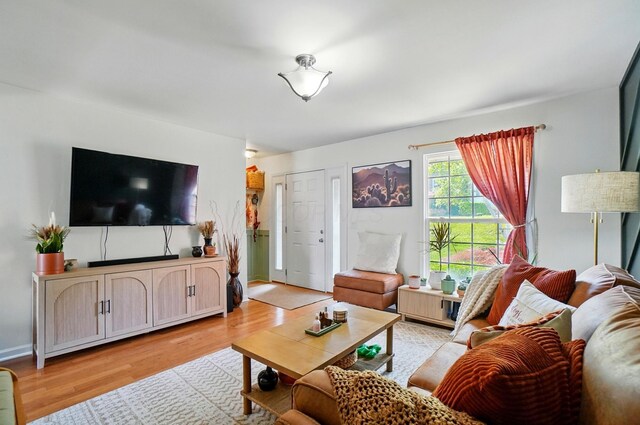 602 Dlyn St Unit H8, Columbus, OH 43228 - living room with light wood-style floors