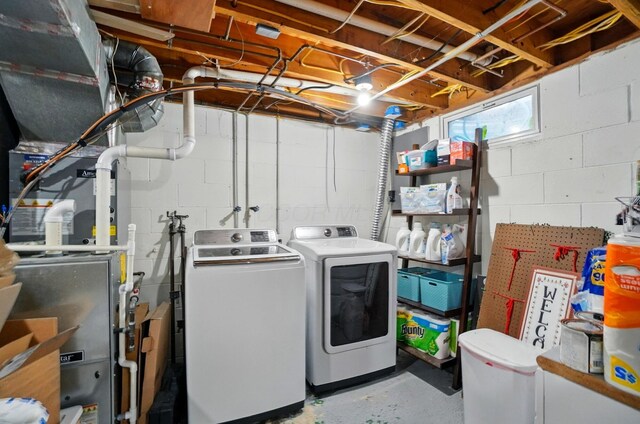 602 Dlyn St Unit H8, Columbus, OH 43228 - laundry area featuring separate washer and dryer, concrete block wall, and heating unit