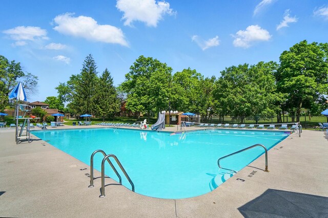 602 Dlyn St Unit H8, Columbus, OH 43228 - community pool featuring a patio and view of scattered trees