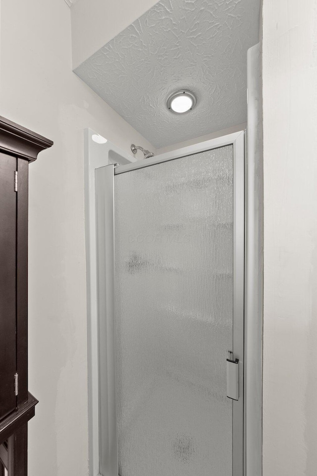 12475 Oak Dr, Orient, OH 43146 - bathroom with a shower stall