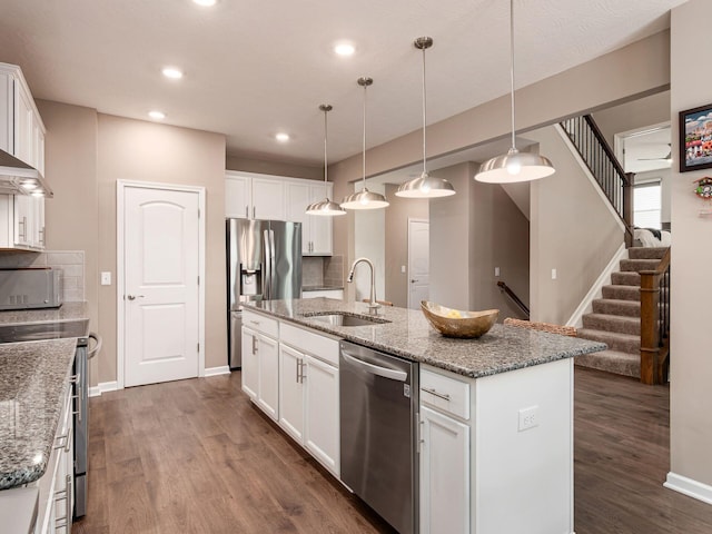 404 Colony Ridge Dr, Delaware, OH 43015 - kitchen with stainless steel appliances, dark wood-style floors, a kitchen island with sink, white cabinets, and recessed lighting