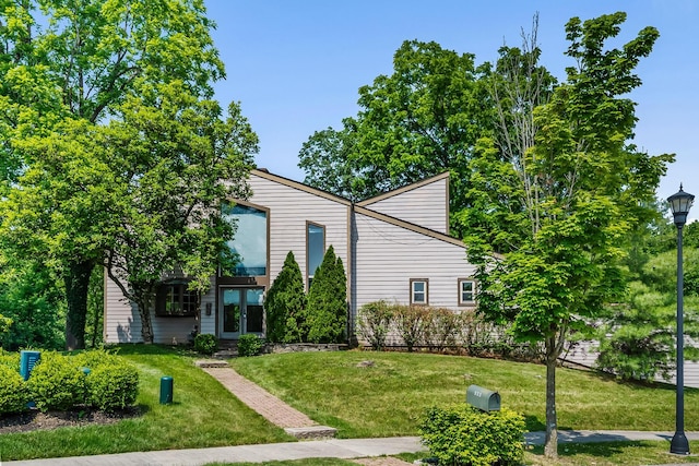 933 Creek Run Ct, Westerville, OH 43081 - mid-century inspired home with french doors and a front yard