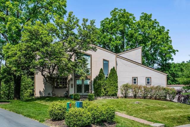 933 Creek Run Ct, Westerville, OH 43081 - view of front of home with french doors and a front lawn