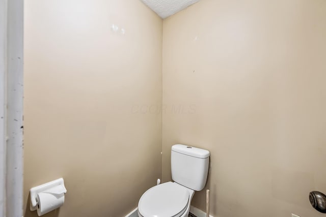 933 Creek Run Ct, Westerville, OH 43081 - bathroom featuring toilet and baseboards