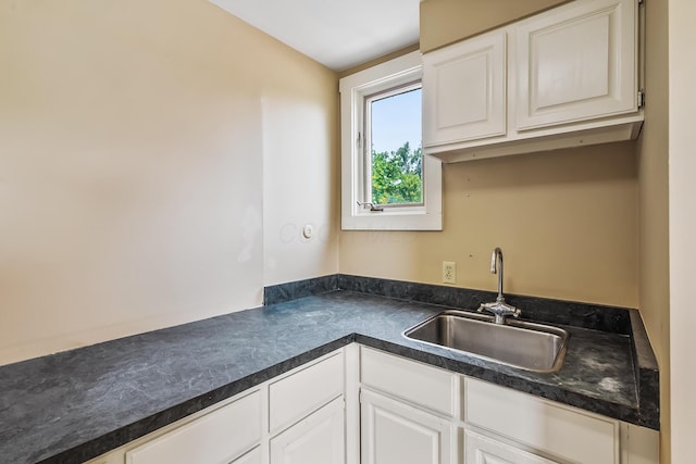 933 Creek Run Ct, Westerville, OH 43081 - kitchen with dark countertops and white cabinets