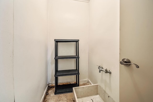 933 Creek Run Ct, Westerville, OH 43081 - detailed view of baseboards