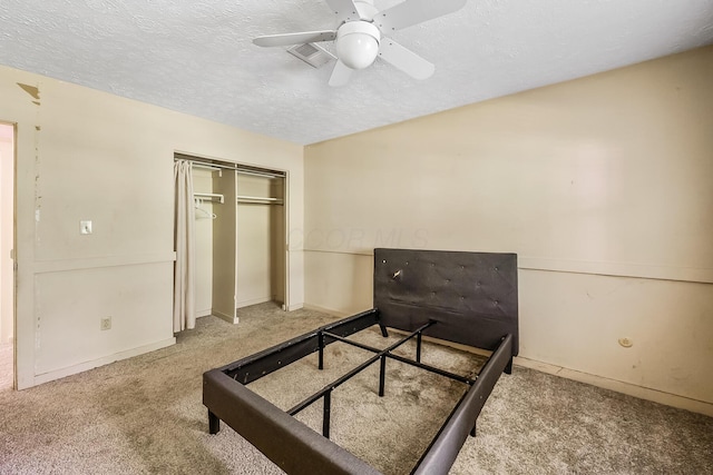 933 Creek Run Ct, Westerville, OH 43081 - carpeted bedroom with a closet, a textured ceiling, and a ceiling fan