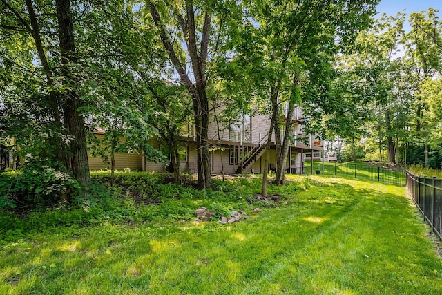 933 Creek Run Ct, Westerville, OH 43081 - view of yard featuring stairs