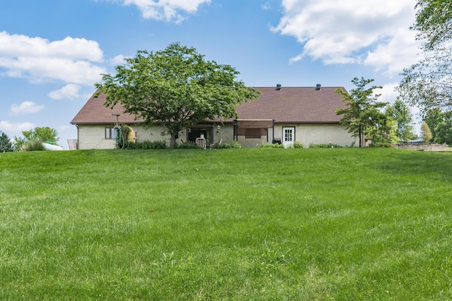 5795 Royalton Rd SW, Lancaster, OH 43130 - rear view of property featuring a lawn