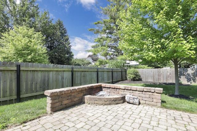 7881 Saddle, Powell, OH 43065 - fenced backyard with a patio area
