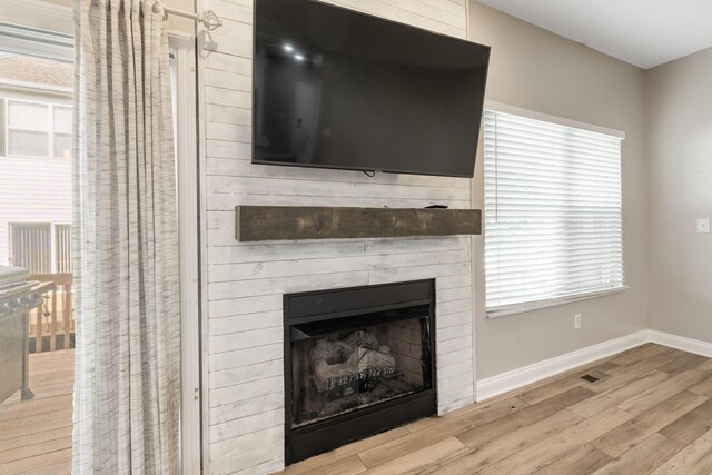 3984 Hill Park Rd, Hilliard, OH 43026 - detailed view of wood finished floors and a fireplace
