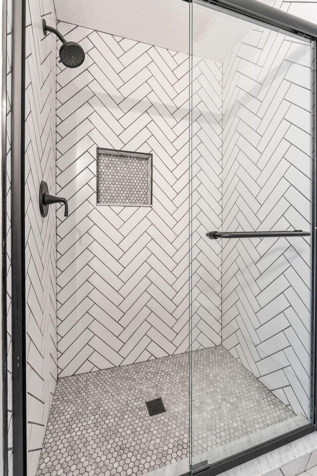 3984 Hill Park Rd, Hilliard, OH 43026 - bathroom featuring a stall shower