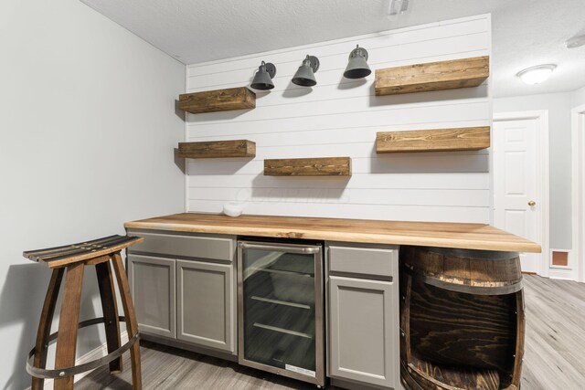 3984 Hill Park Rd, Hilliard, OH 43026 - indoor dry bar with beverage cooler and light wood finished floors