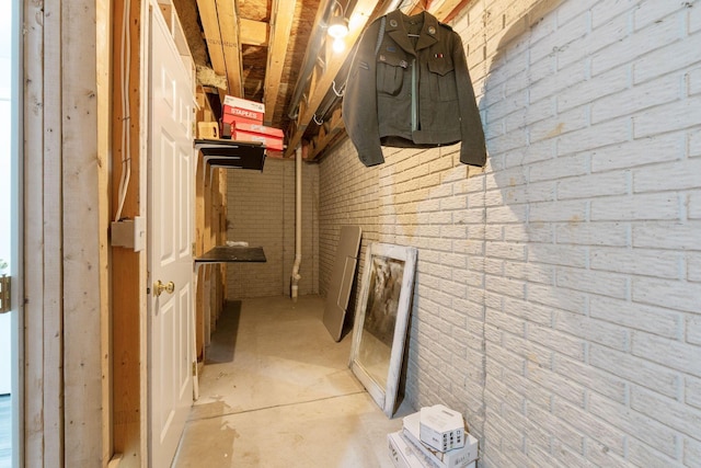3984 Hill Park Rd, Hilliard, OH 43026 - interior space with brick wall