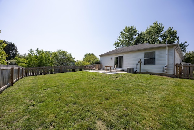 3776 Secretariat Ct, Columbus, OH 43221 - fenced backyard with a patio area