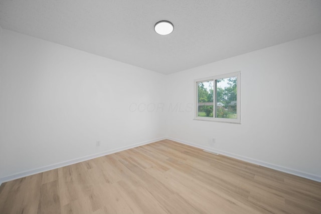 1874 Fleming Rd, Columbus, OH 43232 - unfurnished room featuring light wood-type flooring