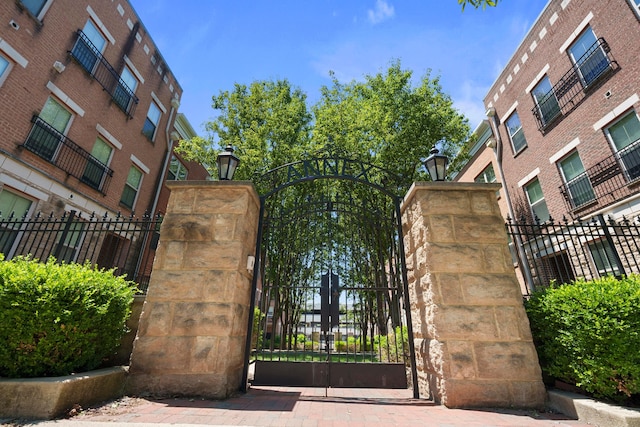 91 W Town St, Columbus, OH 43215 - view of gate