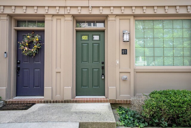 91 W Town St, Columbus, OH 43215 - entrance to property with a porch