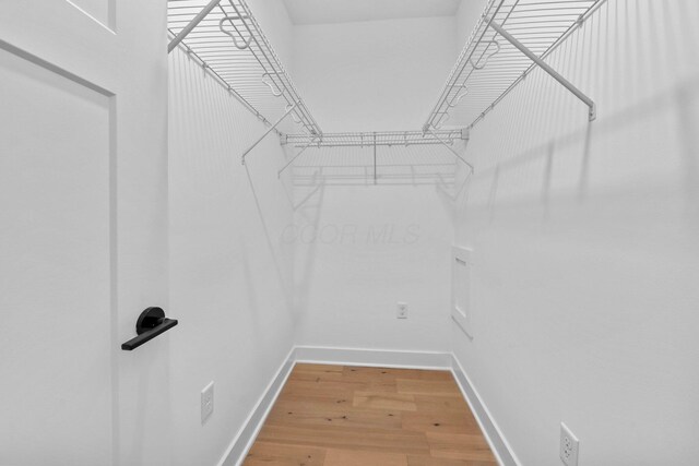 91 W Town St, Columbus, OH 43215 - walk in closet featuring light wood-type flooring