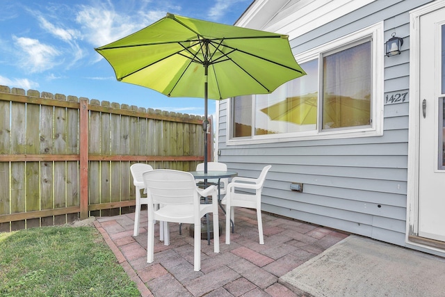 1427 Grogan Ave, Columbus, OH 43211 - view of patio featuring outdoor dining space