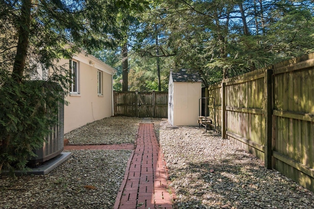 207 Ashbourne Rd, Bexley, OH 43209 - fenced backyard featuring a storage unit
