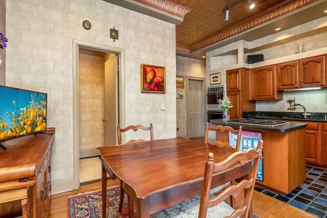 701 Dennison Ave, Columbus, OH 43215 - photo 22