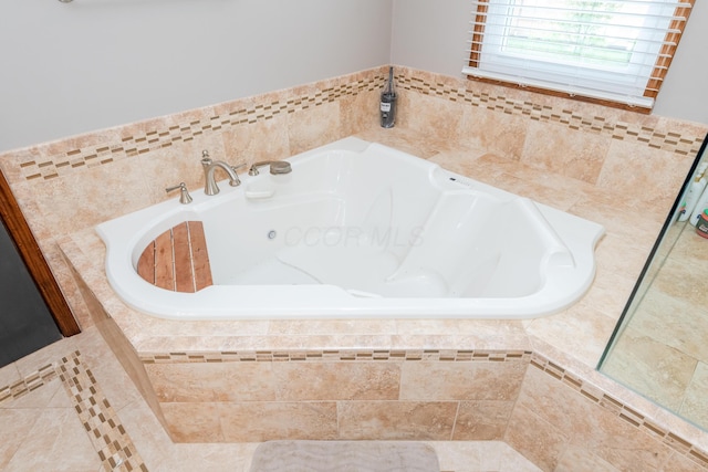 9950 Stonemead Way, Dayton, OH 45458 - bathroom featuring a jetted tub