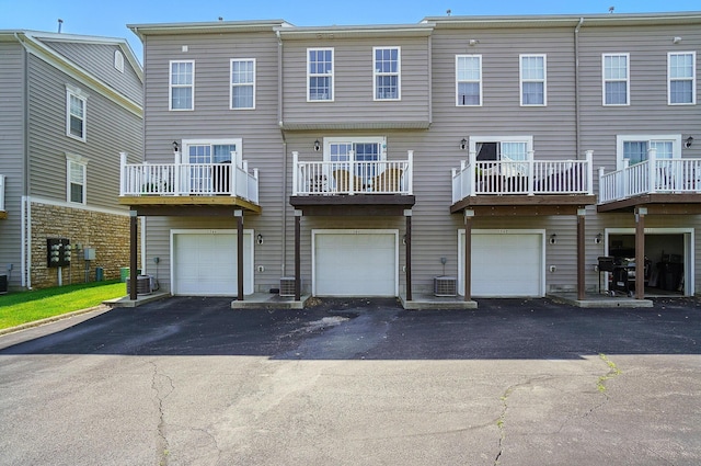 5346 Calypso Cascades Dr, Dublin, OH 43016 - back of house featuring a garage and driveway