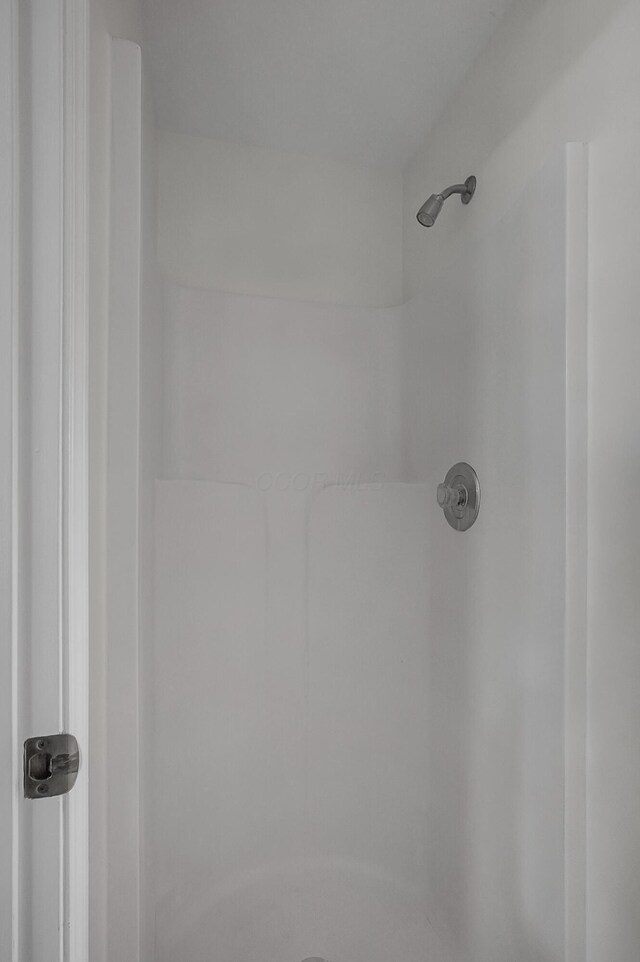 764 Towne Krier Ct, Newark, OH 43055 - bathroom view of a shower