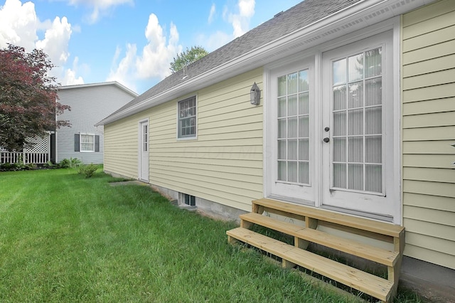 764 Towne Krier Ct, Newark, OH 43055 - view of property exterior featuring entry steps, a lawn, and roof with shingles