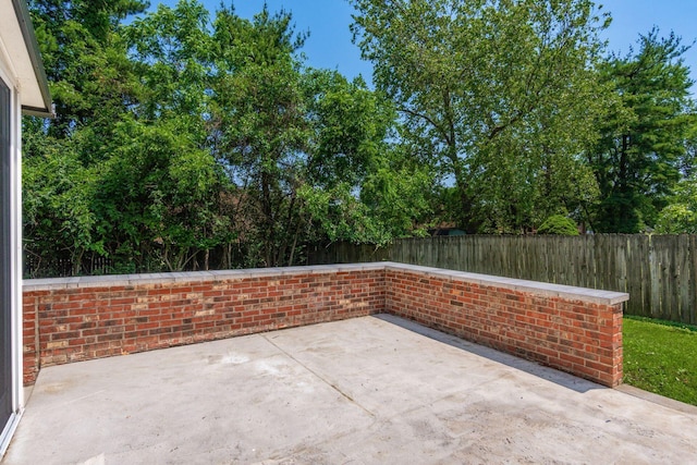 1120 Fairway Blvd, Columbus, OH 43213 - fenced backyard featuring a patio area