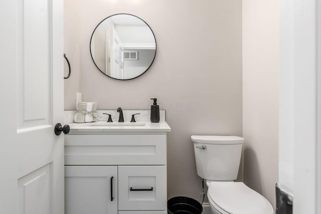 1120 Fairway Blvd, Columbus, OH 43213 - half bath featuring vanity and toilet