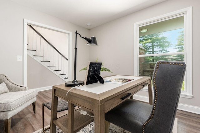 1120 Fairway Blvd, Columbus, OH 43213 - office area with wood finished floors and baseboards