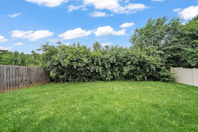 1364 Robinof Dr, Grove City, OH 43123 - view of yard